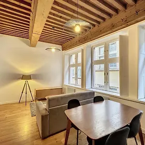 https://cosy-appt-coeur-de-lyon-du-boeuf-3.hotels-rhonealpes.com
